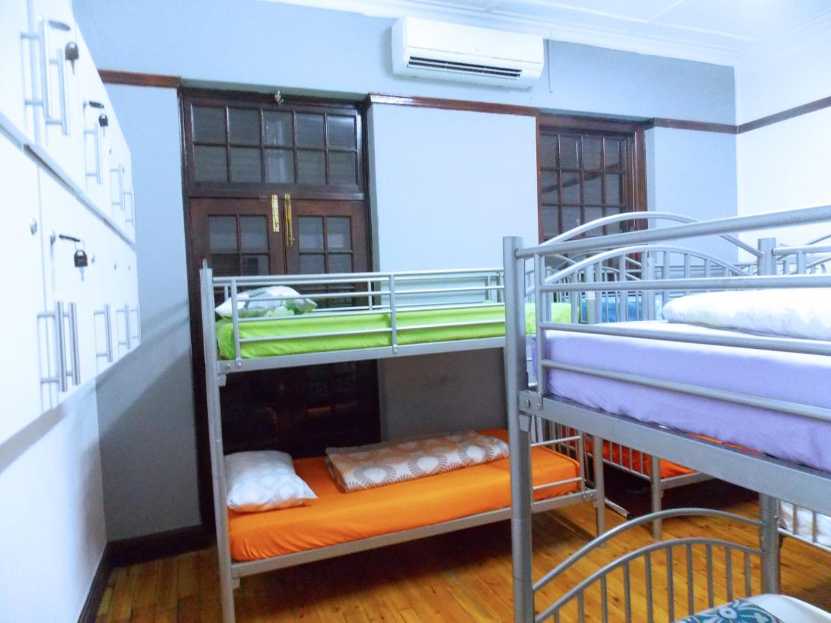 Trap Houz Backpackers Hostel Cape Town Exterior photo