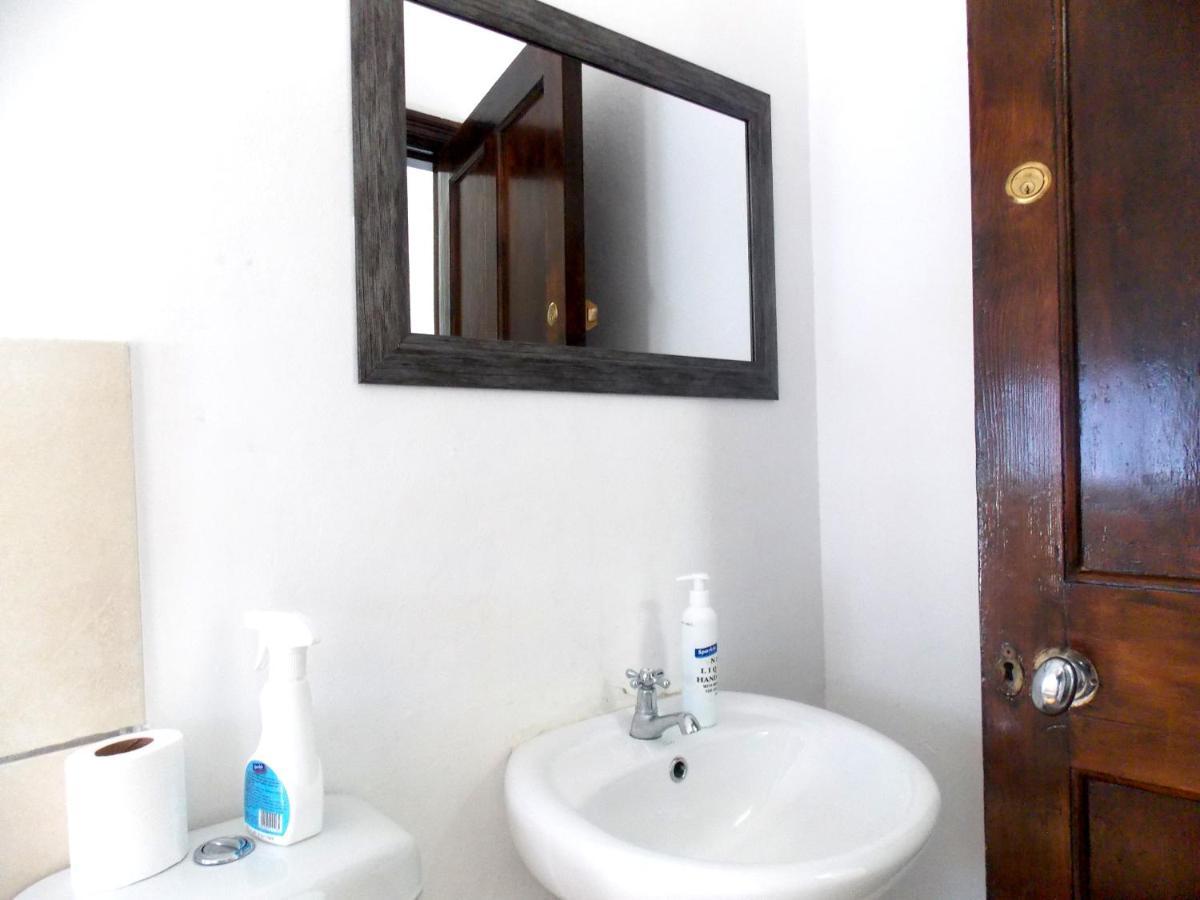 Trap Houz Backpackers Hostel Cape Town Exterior photo